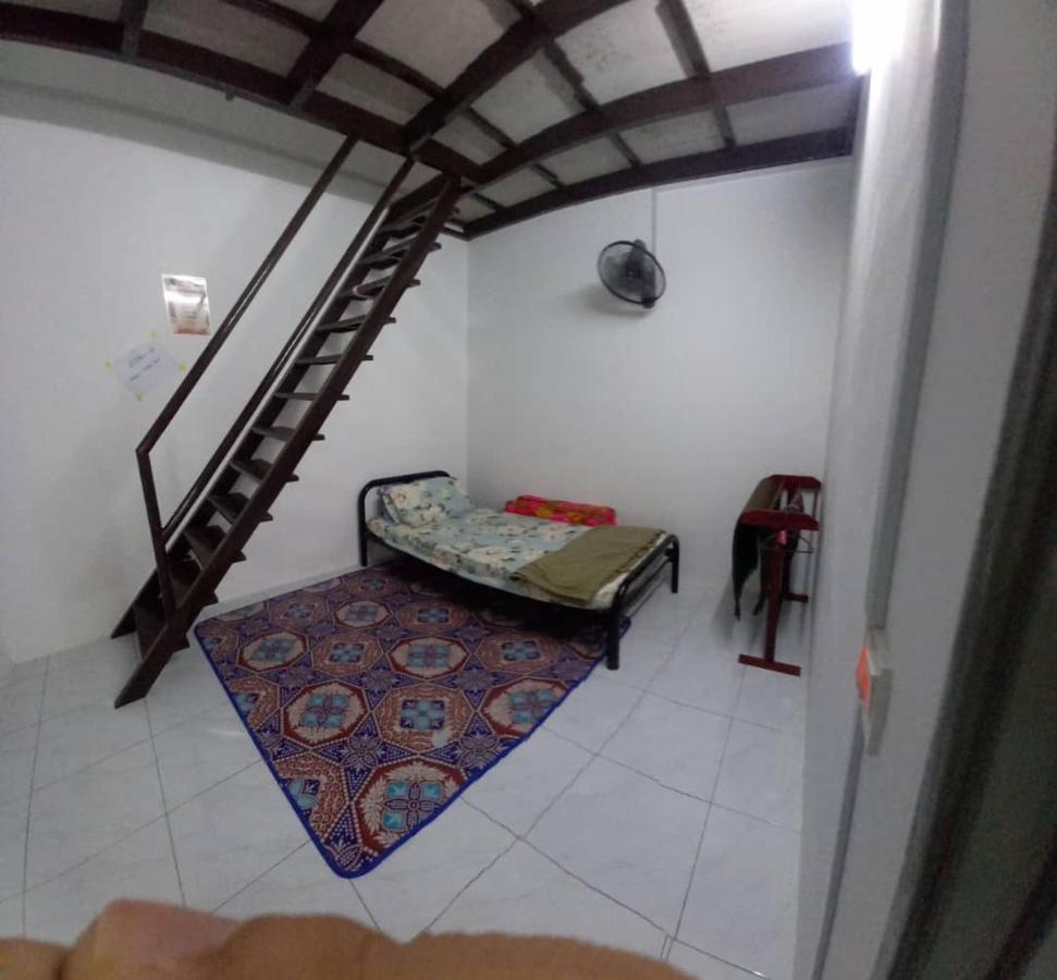 Homestay D'Mama Ifor Muslimi Tanjong Malim Exterior foto